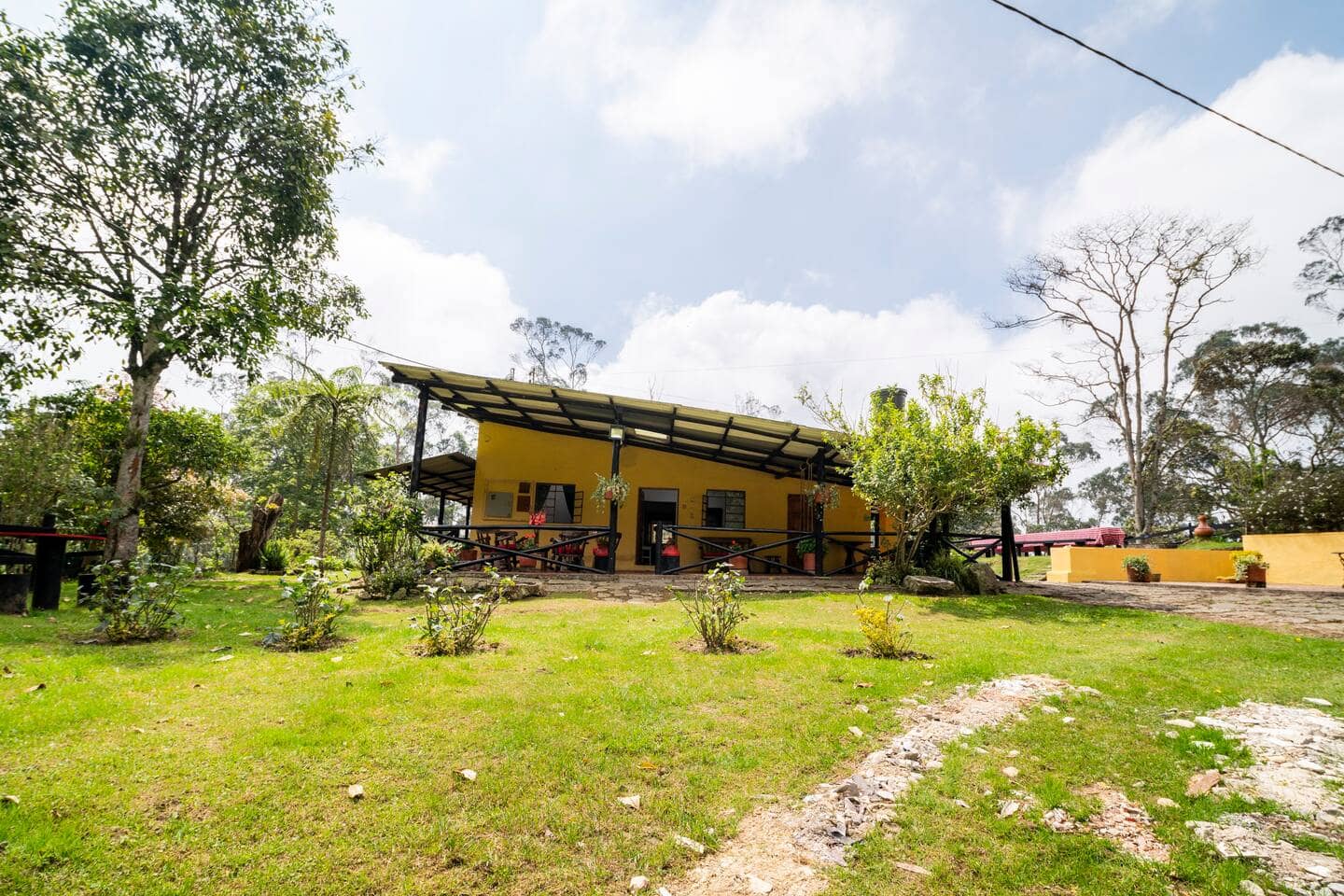 Casa disponible en Zipacón, alquiler de cabaña para 10 personas.
